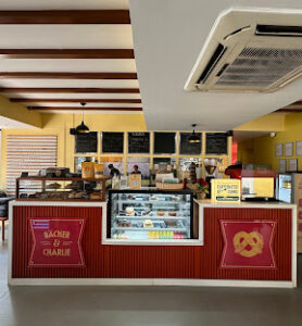 Bäcker & Charlie Frazer Town